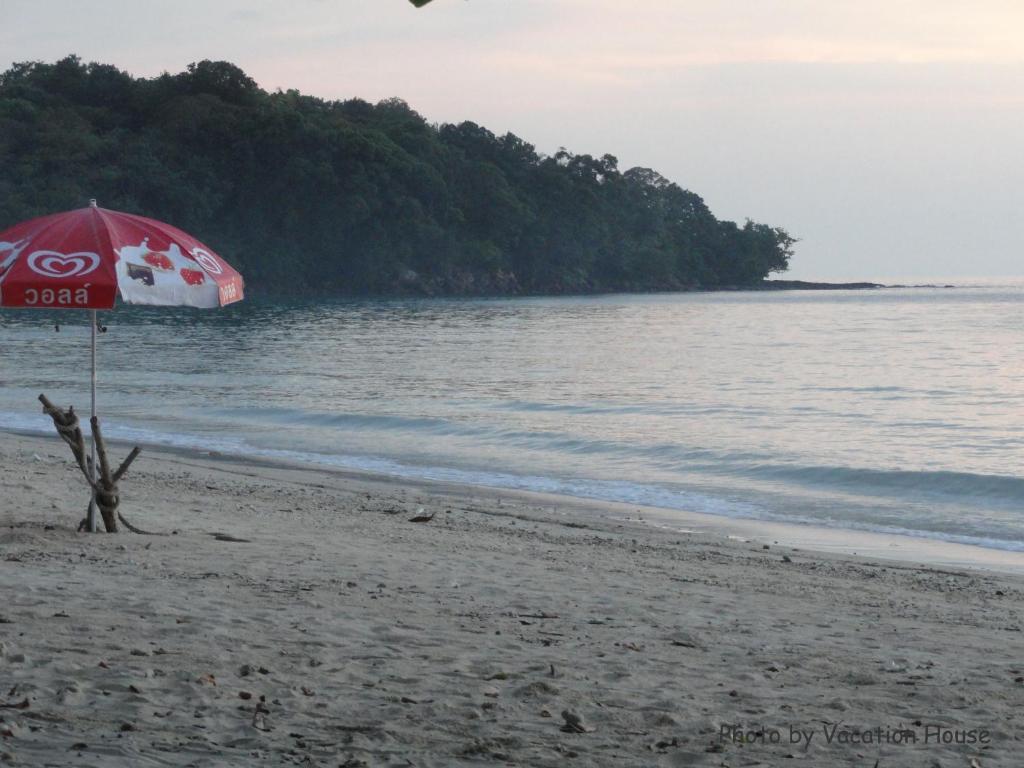 Vacation House Klong Muang Beach Bagian luar foto